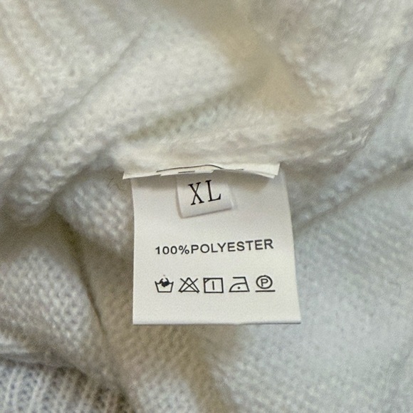 White ruffle sleeve diamond pearl button up sweater BNWOT women’s size XL - Picture 6 of 6